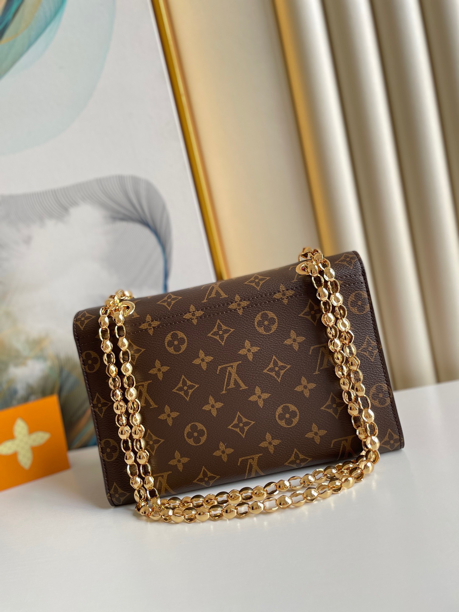 Tui-Louis-Vuitton-LV-Victoire-Hoa-Tiet-Monogram-Like-Auth-27x20x10cm-2