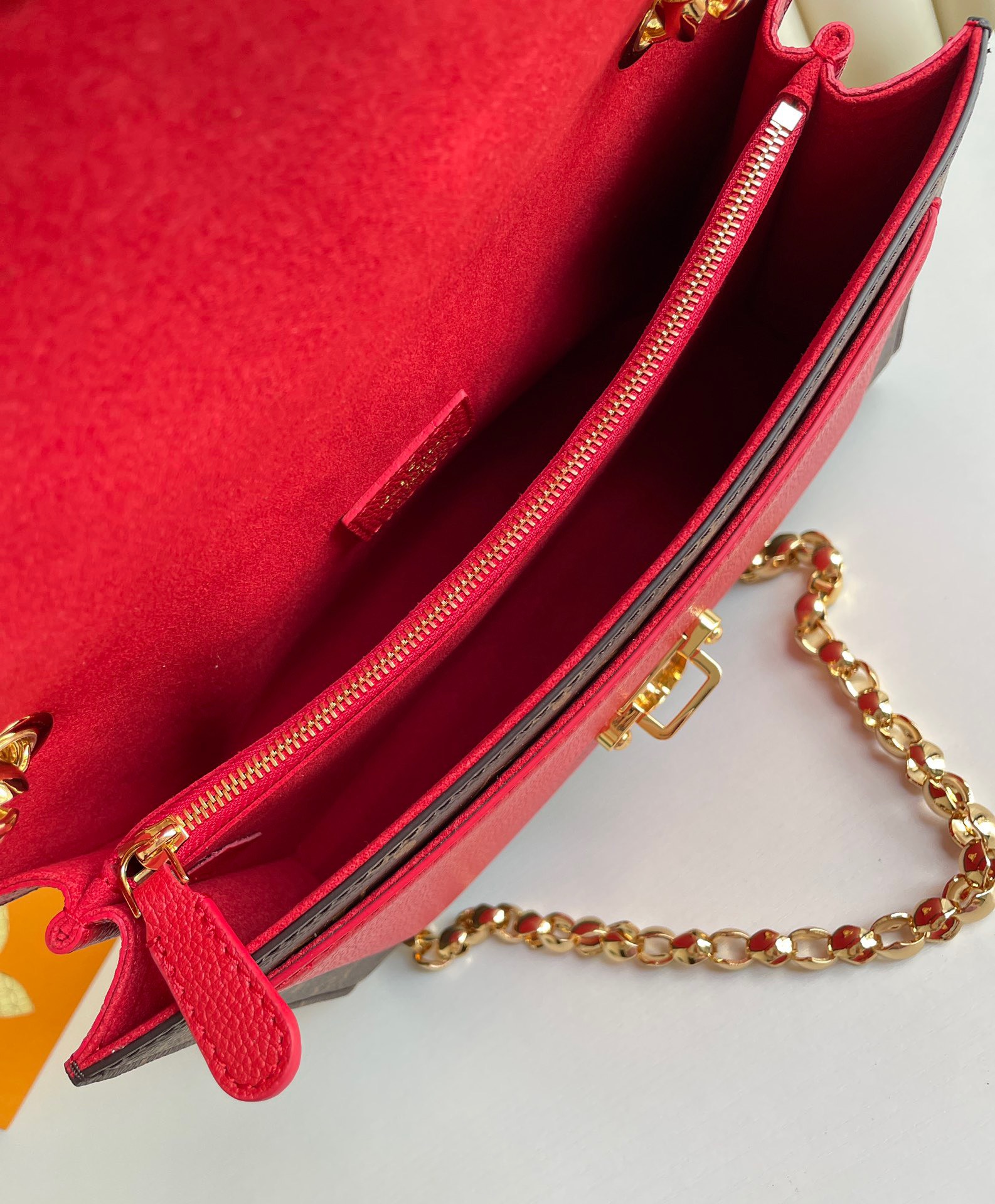 Tui-Louis-Vuitton-LV-Victoire-Hoa-Tiet-Monogram-Like-Auth-27x20x10cm-3