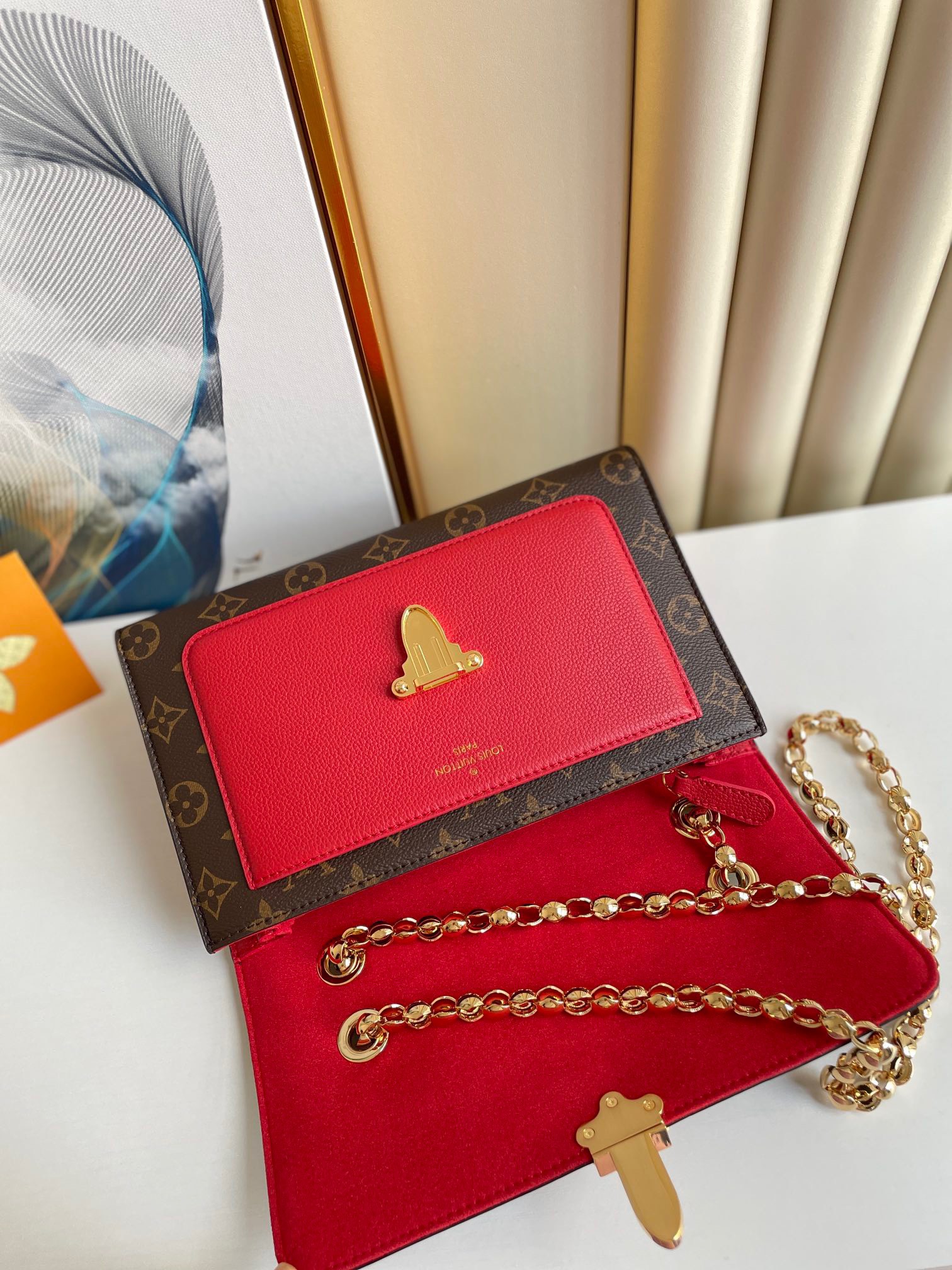 Tui-Louis-Vuitton-LV-Victoire-Hoa-Tiet-Monogram-Like-Auth-27x20x10cm-4