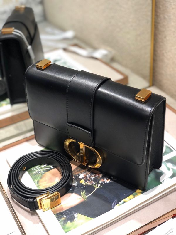 Tui-Xach-Dior-30-Montaigne-Sieu-Cap-Nu-Mau-Den-Khoa-Vang-24x17x8cm-4-600×800