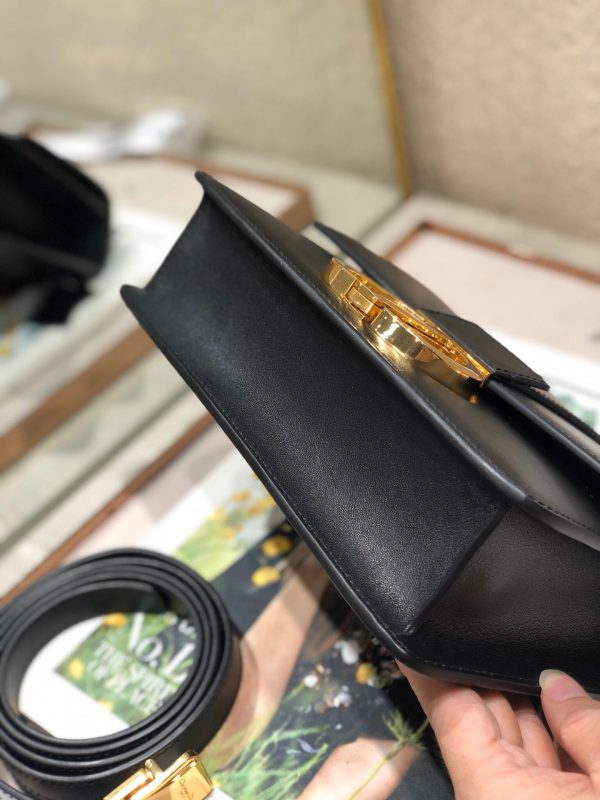 Tui-Xach-Dior-30-Montaigne-Sieu-Cap-Nu-Mau-Den-Khoa-Vang-24x17x8cm-7-600×800