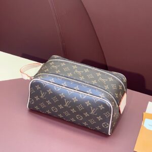 Louis Vuitton Dopp Kit Toilet Pouch in Monogram Canvas